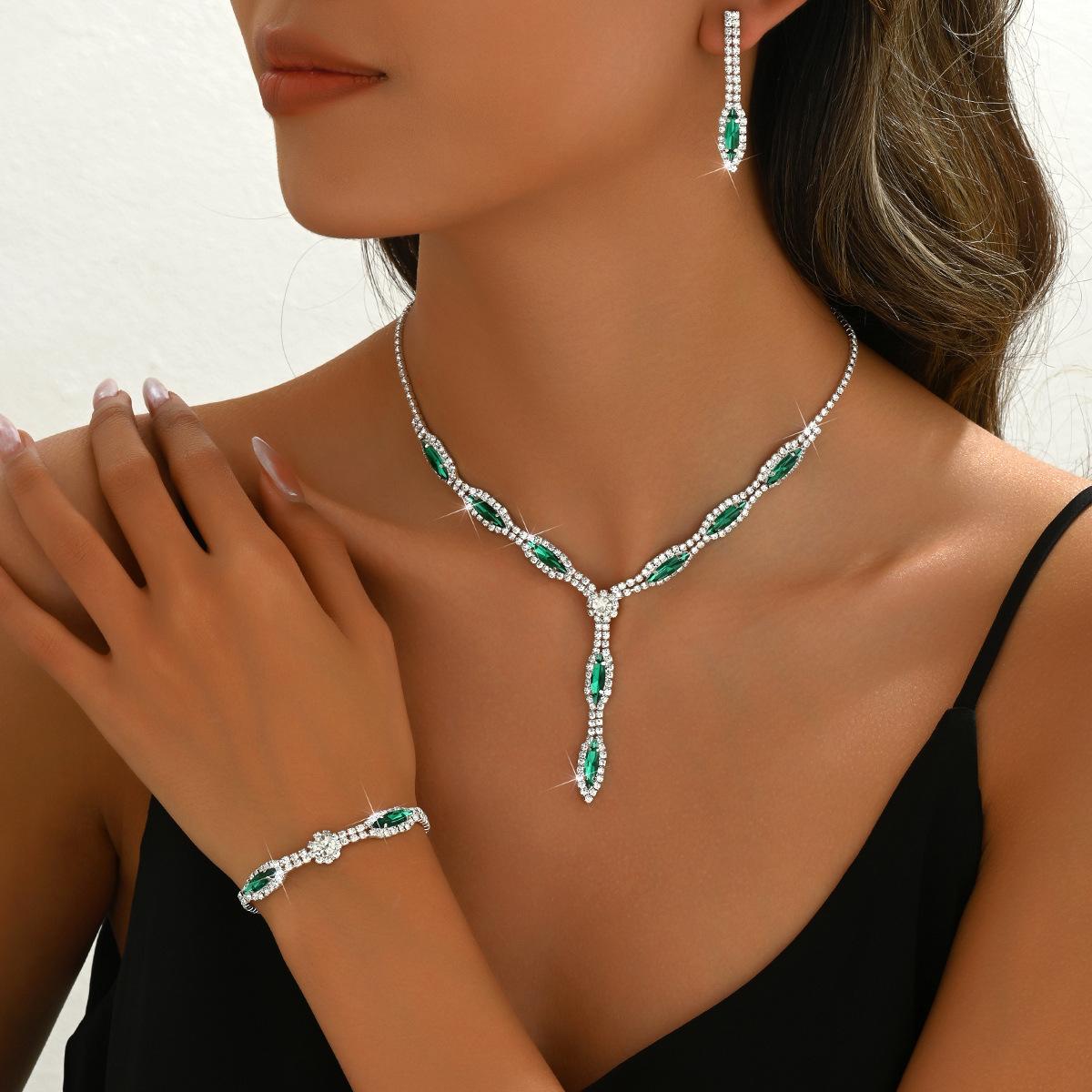 

Комплект украшений для банкетного платья, комплект из цепочки, ожерелья, серег, браслета, из трех частей, модные универсальные свадебные украшения