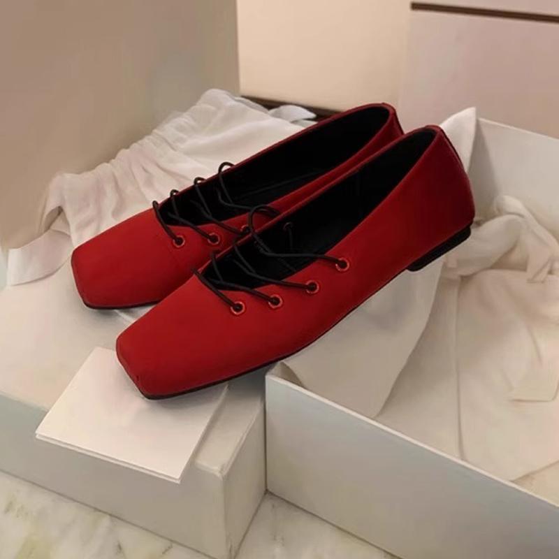 

Модные балетки из атласного шелка с квадратным носком, женские, сексуальные, с перекрестной шнуровкой, на узкой резинке, балетки, женские мягкие лоферы с мелким вырезом, темно-синие, красные 40 красный