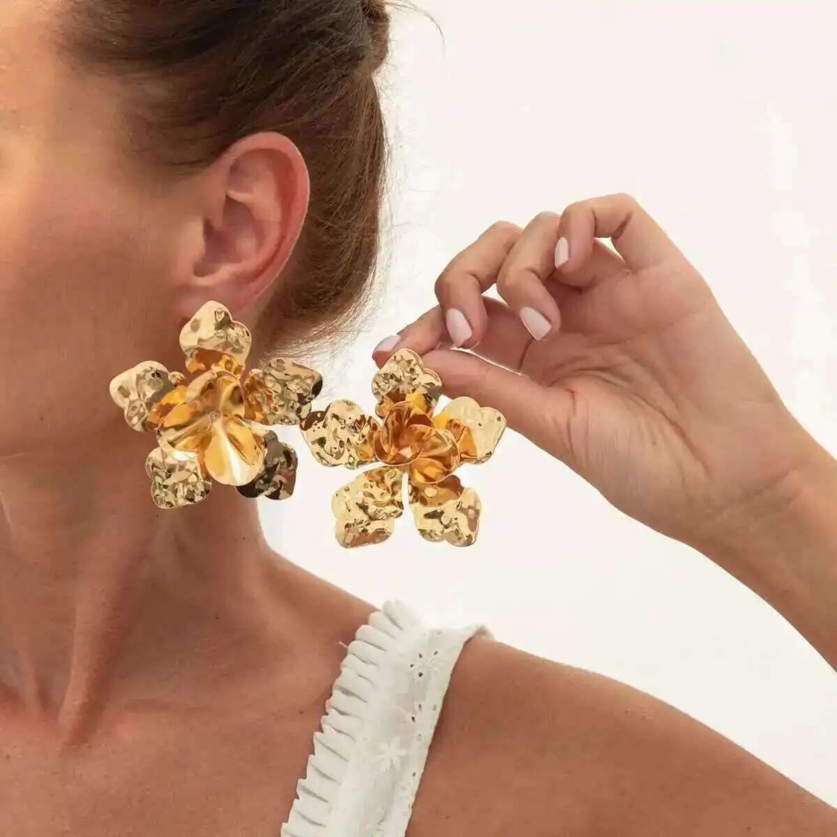 

SHIXIN Fashion Classic Gold Color Big Flower Stud Earrings Women Exaggerated Multilayer Petal Earrings 2026 Trendy Jewelry Gifts