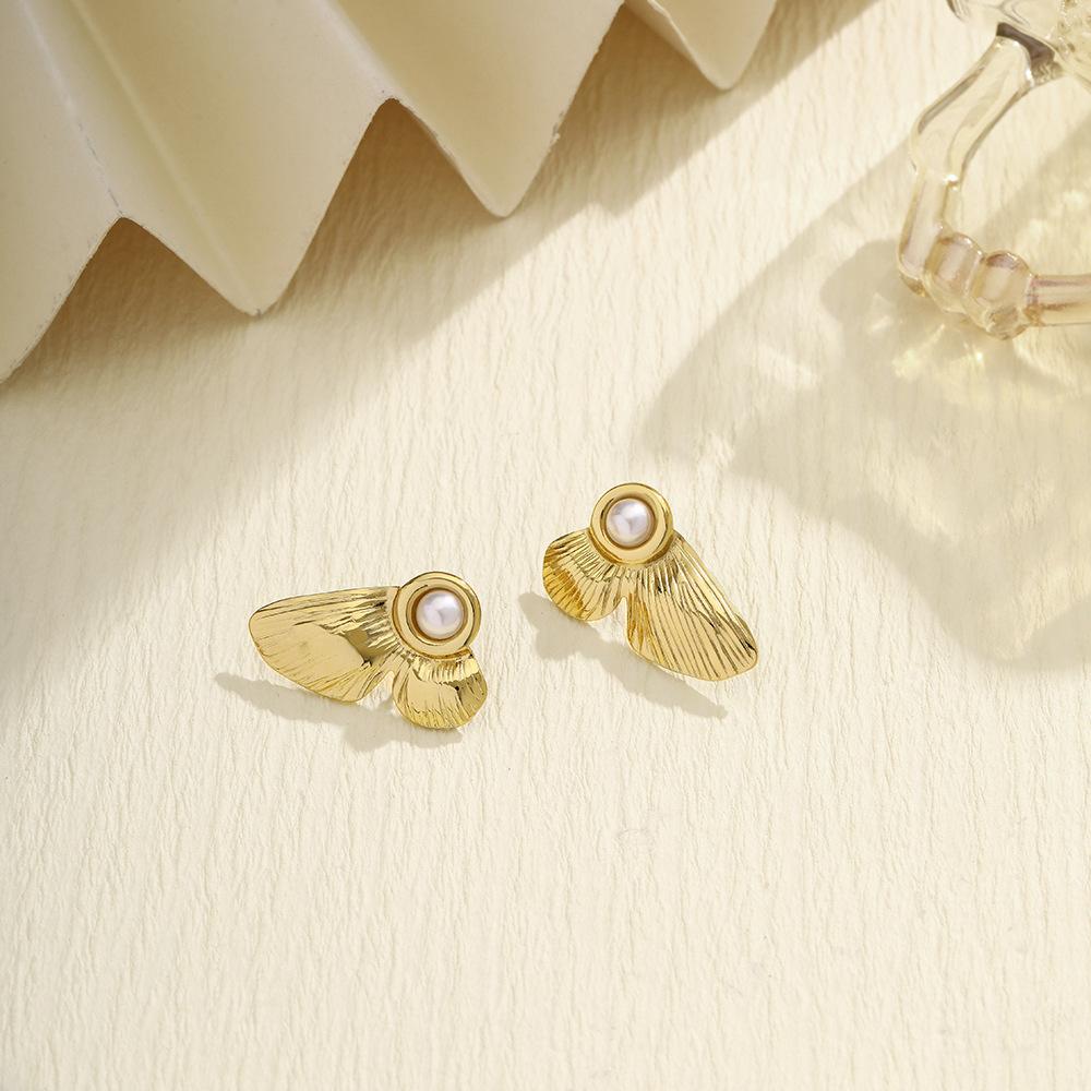 Retro Texture Pearl Earrings Exaggerated Stainless Steel Metal Wind Flower Stud Earrings Temperament Niche Design Earrings