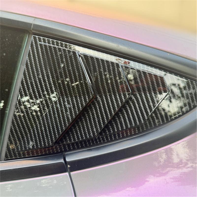 Glänzende schwarze Karbonfaser-Dreiecks-Lüftungsgitter für das Heck des Tesla Model 3