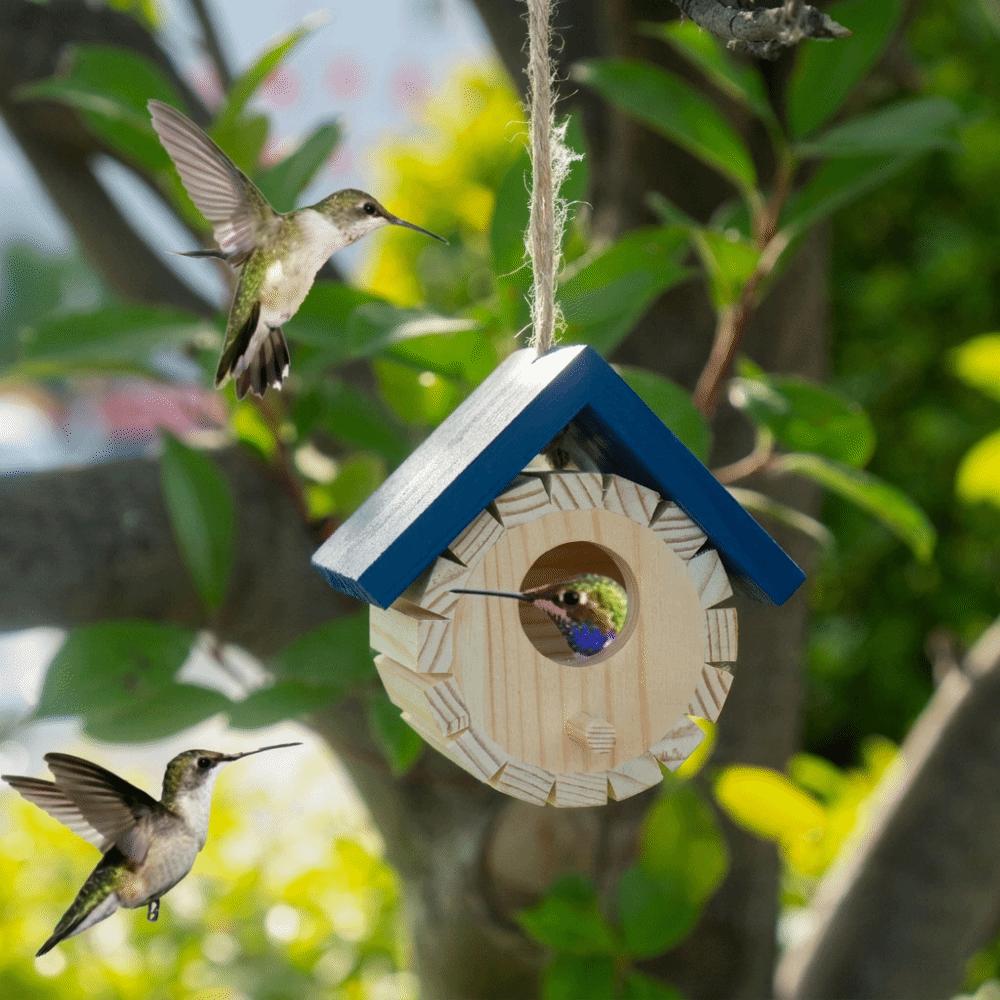 Creative Waterproof Hanging Wooden Bird House Ventilation Decorative Bird Breeding Box with Hanging Rope Bird Nest Box Courtyard
