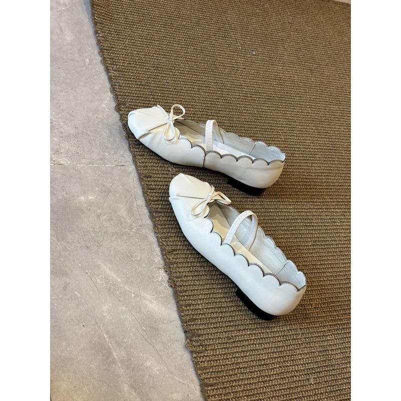 Mary Jane Schuhe aus echtem Leder mit gewelltem Rand und Schleife aus Schaffell, Damen-Slingpumps mit tiefem Ausschnitt, plissierten Ballerinas