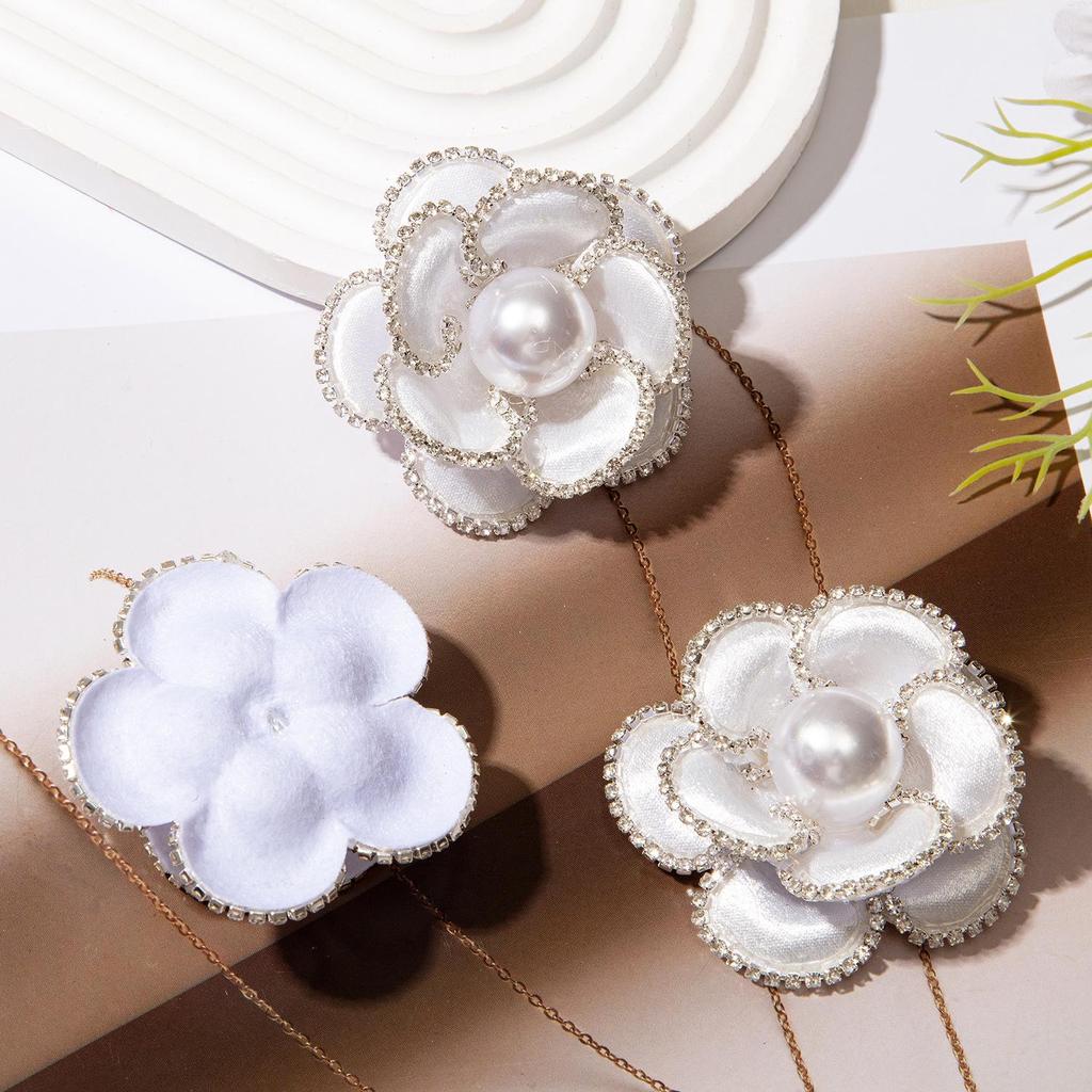 Handmade Korean Camellia Brooch: Elegant Women's Fashion Pin