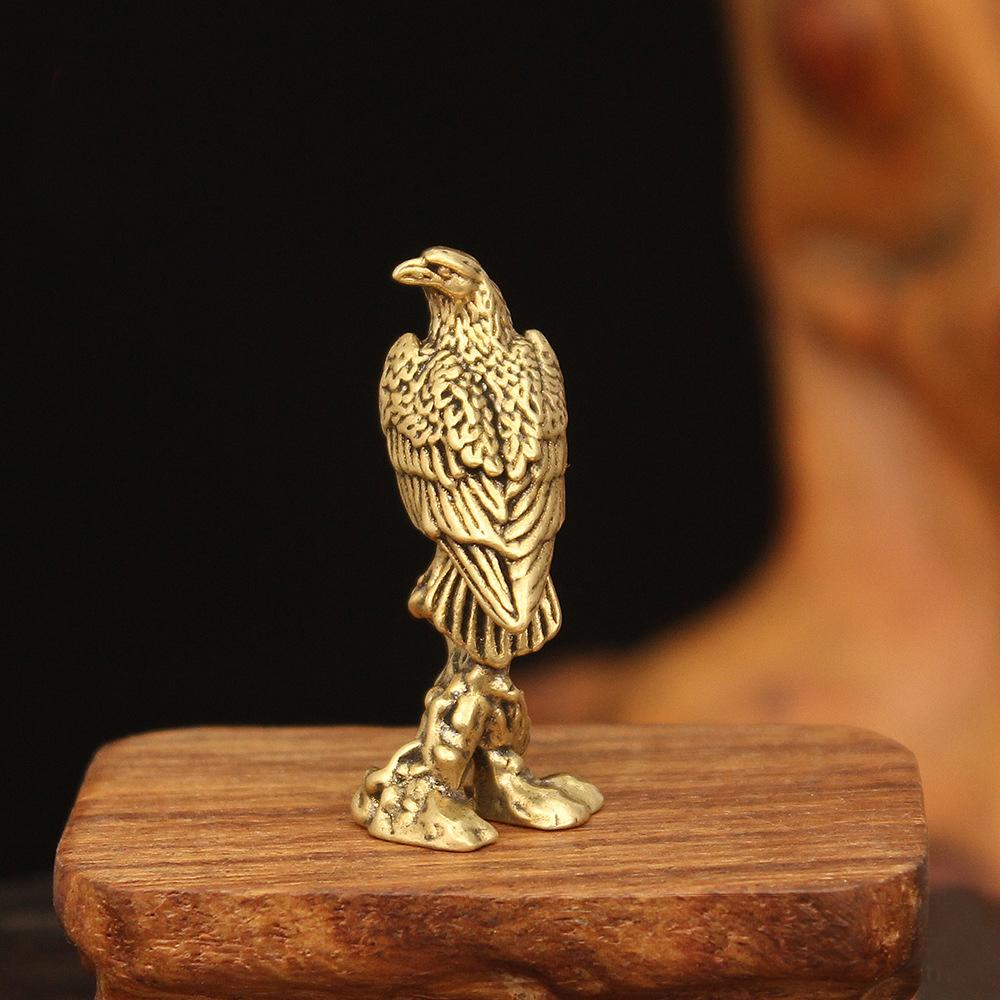 Statua Aquila in Ottone Vintage Statua Animale Simulato Decorazione Ornamento per Scrivania Casa Ufficio Metallo Figura Oggetti di Scena Giocattolo Regalo
