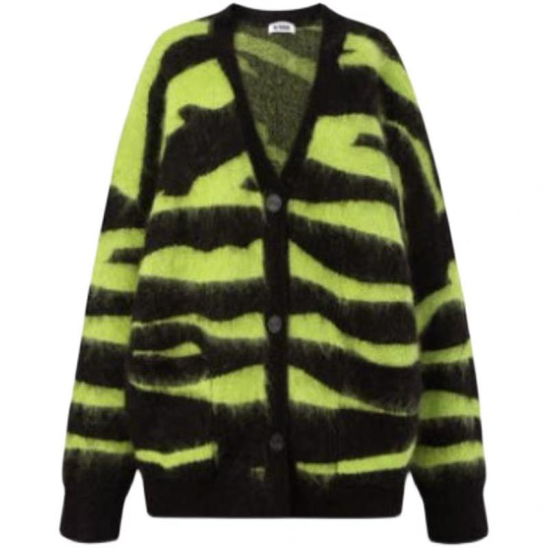 

Стильный свободный зеленый полосатый свитер из мохера