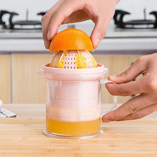 Manual Juicer 450ml Compact Container Non Slip Stable Base Portable Citrus Squeezer for Lemons Limes Oranges Easy to Clean Friendly Kitchen Tool