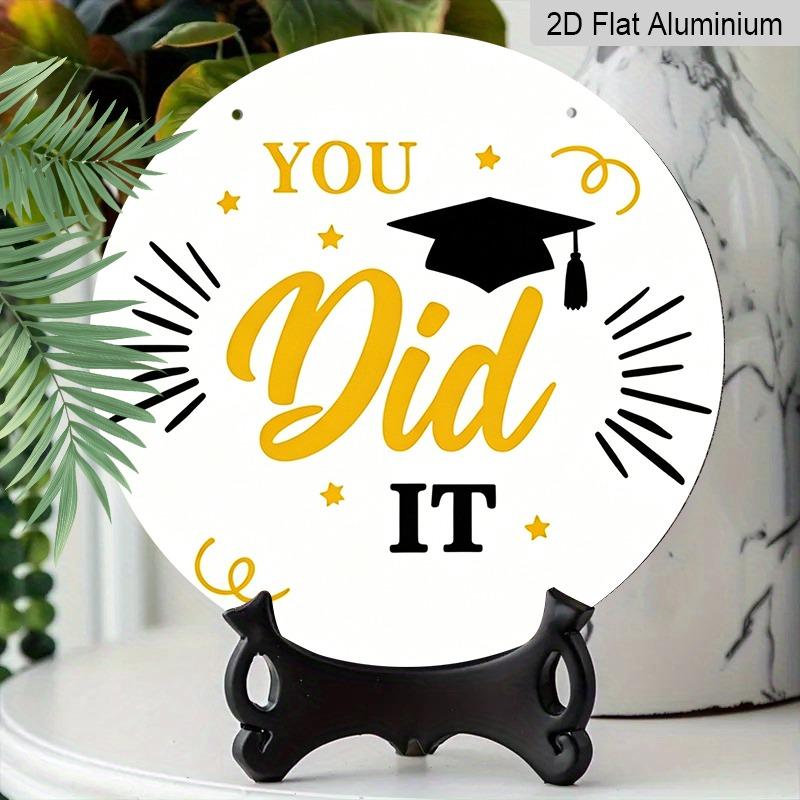 2D Flat Aluminum Graduation-themed Wall Decorations, Available in Various Sizes, Featuring A Yellow and Black Inspirational Graduation Cap Design