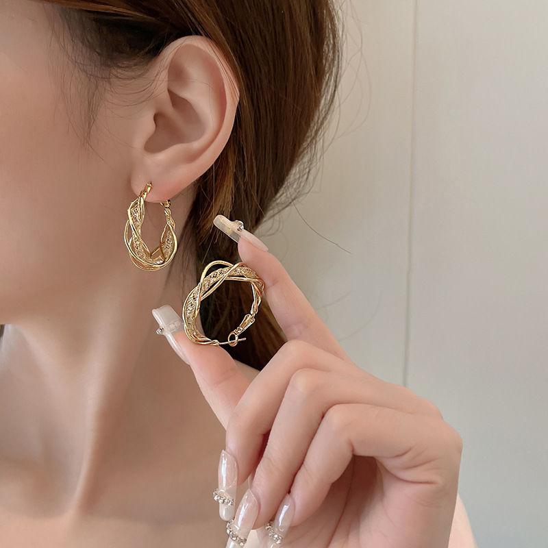 Twisted Pattern Inlaid Rhinestone Earring for Women New Fashion Sparkle Hoop Earrings Unique Wedding Jewerly Gift