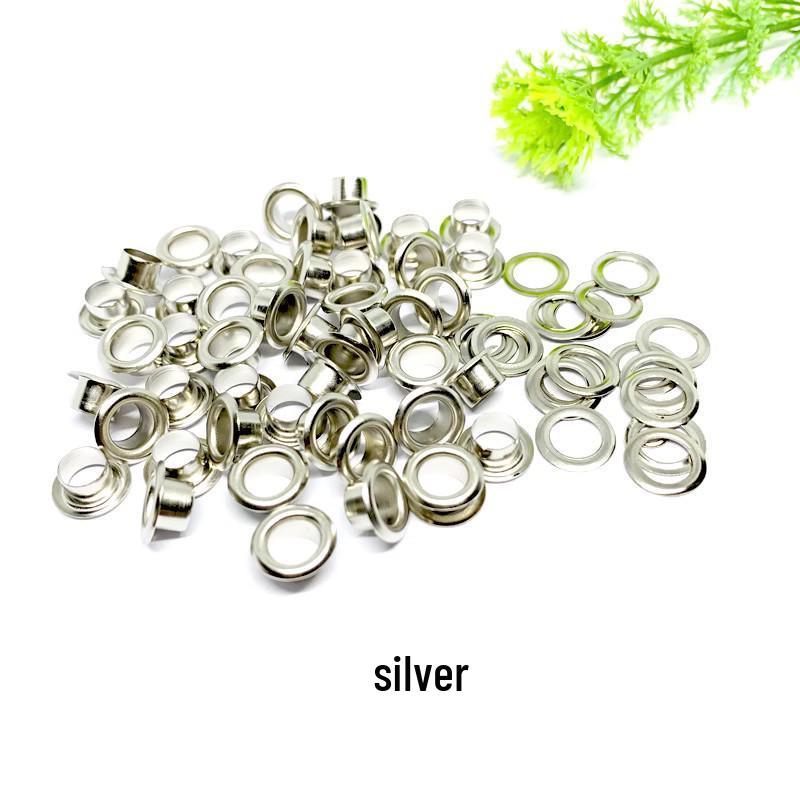 Barevná kovová očka a nýty na oblečení a doplňky