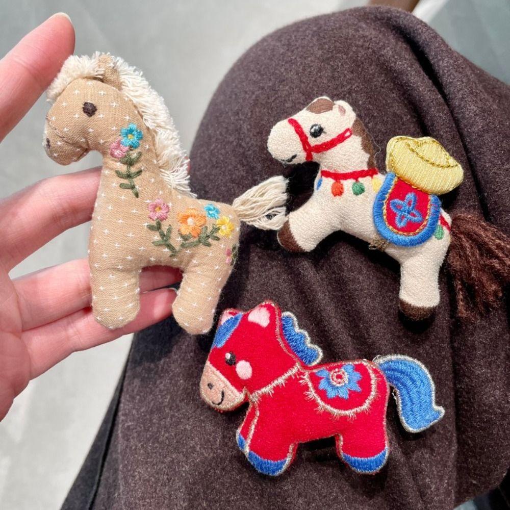 Fashion Flower Embroidery Horse Brooch Cute Cartoon Sweater Pin Pin Accessories Retro Cloth Fabric Pony Brooch Party