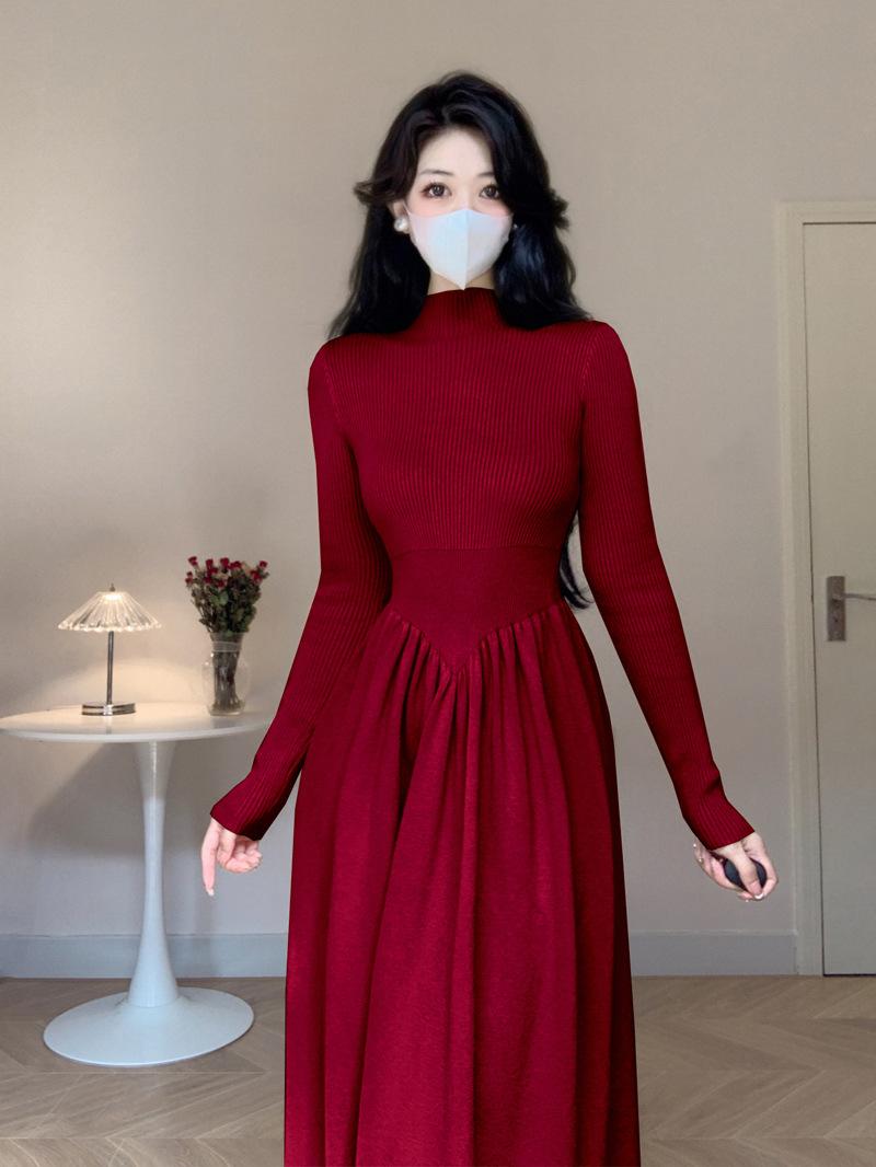 

Платье с полувысоким воротом и утягивающей талией для маленьких мужчин Advanced Sense с лоскутным вязаным низом One Size красный