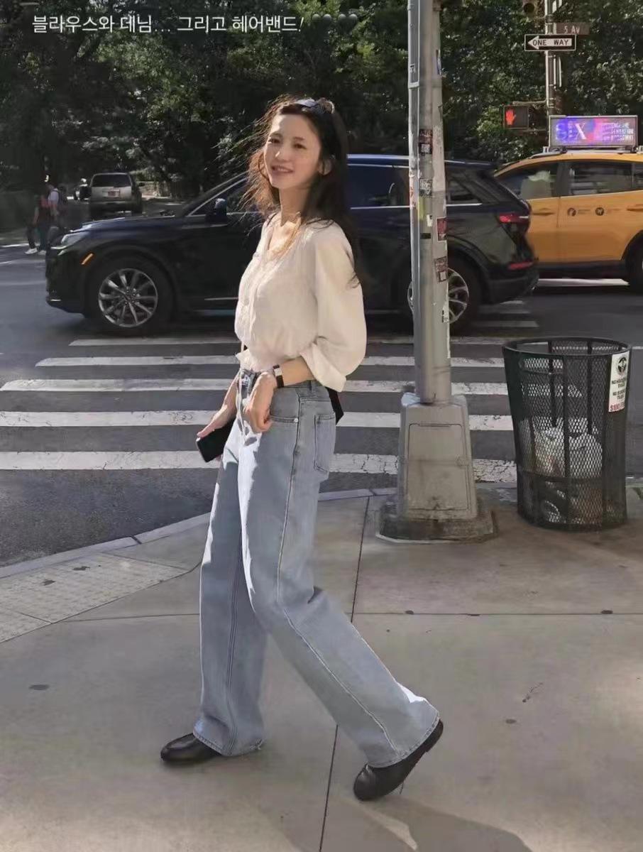 

In Stock: New Spring Korean High Waist Slimming Straight-Leg Jeans for Women Size 27