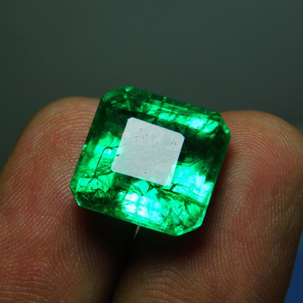 Natural Green Emerald Loose Gemstone 9.52 ct Brilliant Emerald Cut for Jewelry Making and Crafts