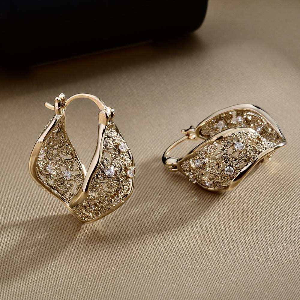 Vintage Twisted U-Shape Filigree Hoop Earrings Light Luxury Zircon Ear Buckles for Women