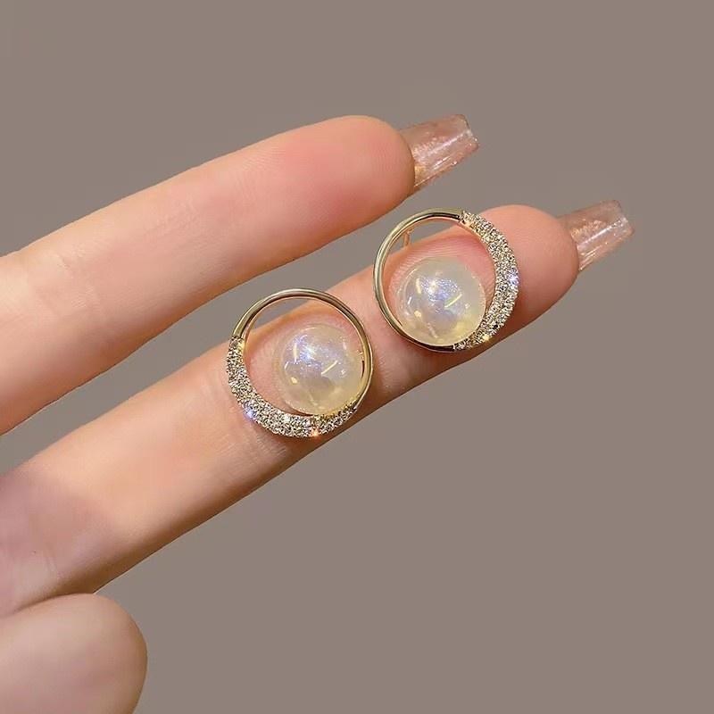 Statement Pearl Ear Studs For Women Fashionable And Trendy Accessories For A Chic Look