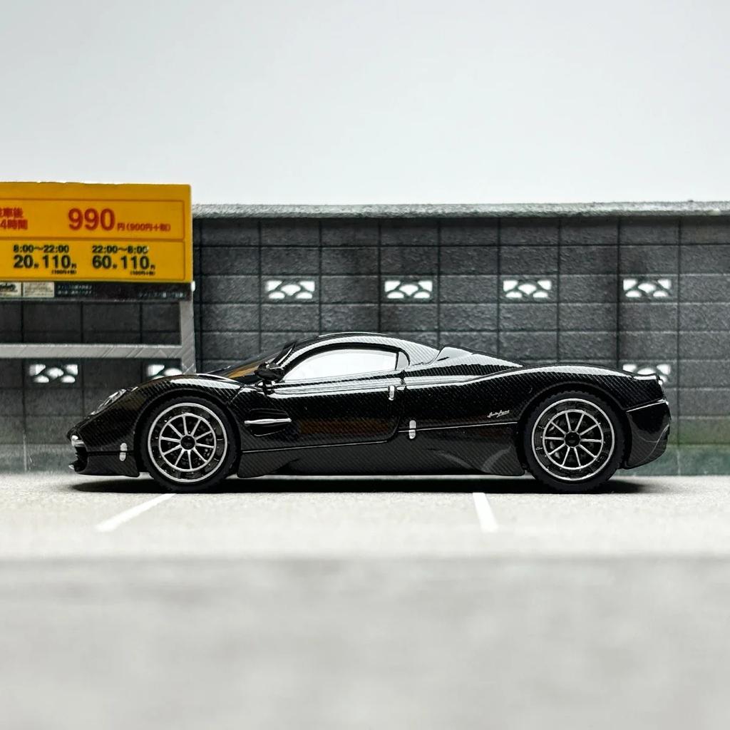 Instock LCD 1/64 Utopia Utopia Alloy Small Scale Car Mold