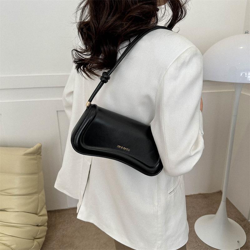 Casual commuter shoulder bag underarm bag niche design bag women's 2024 summer new fashion popular messenger bag