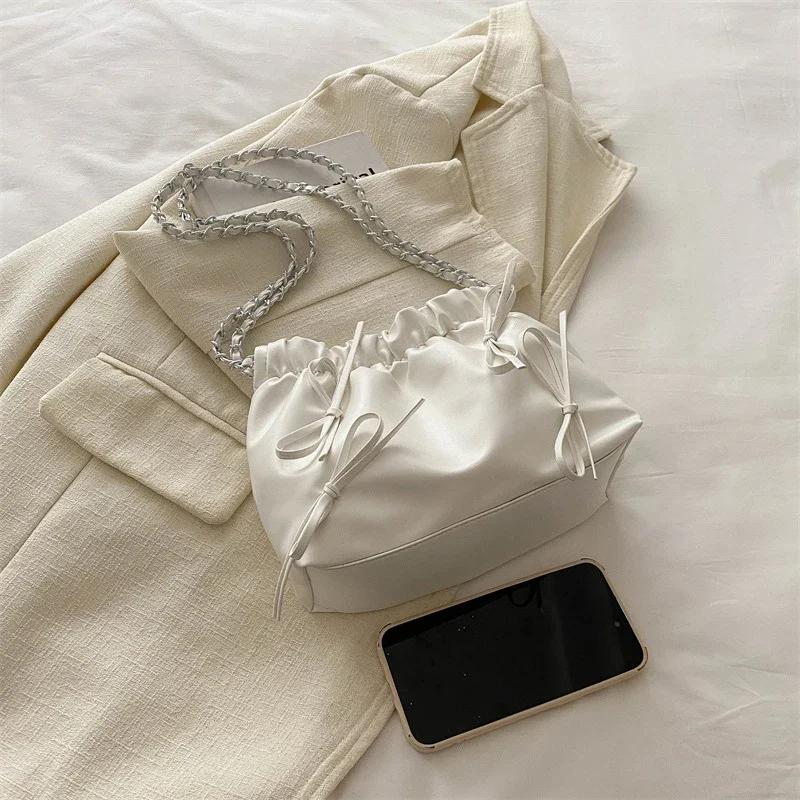 Simple Casual Fashion Shoulder Women's Bag Large Capacity  Spring New Simple Casual Classes Commuter Bucket Bag