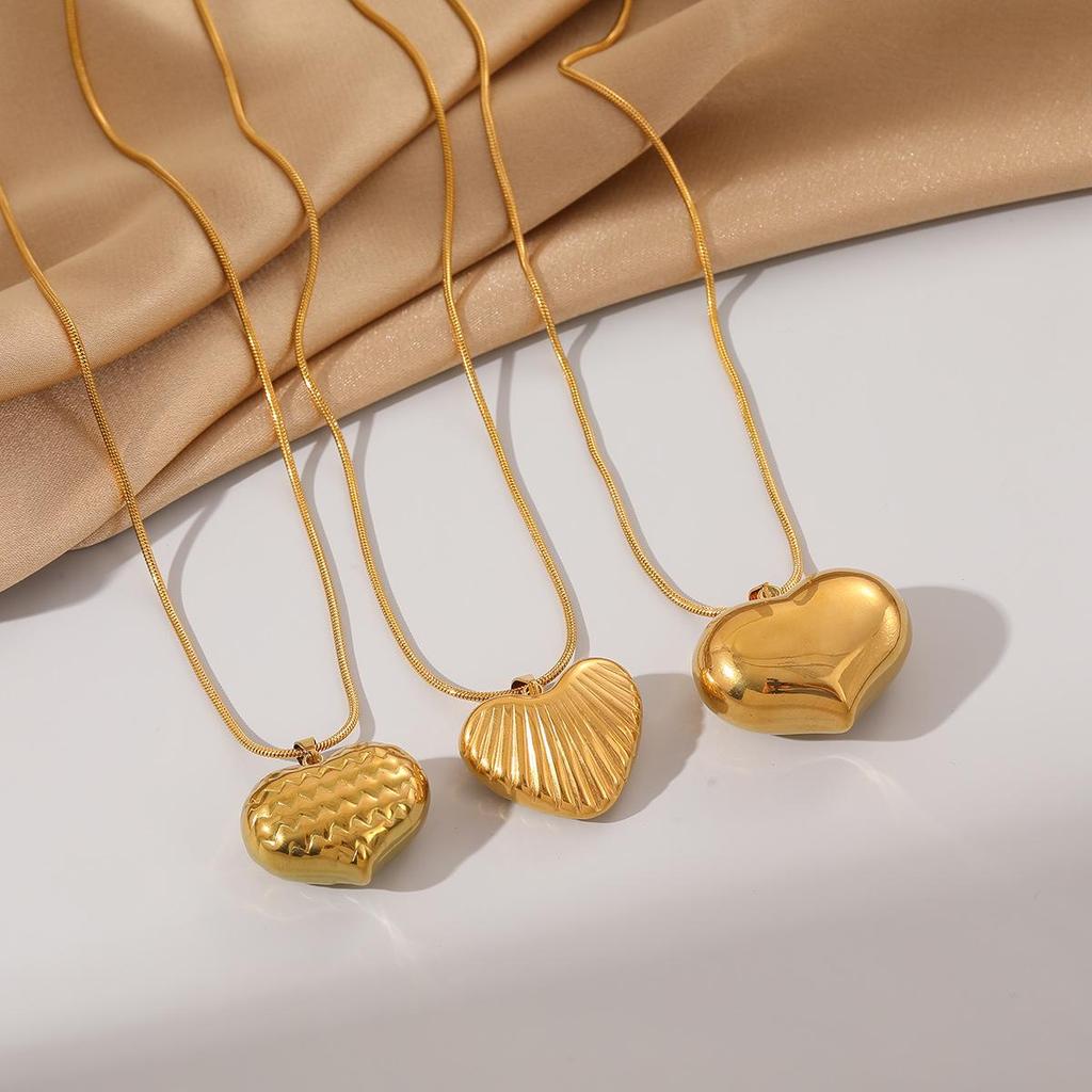 Minimalist Stainless Steel Necklace – Unisex Heart Pendant with Peach Texture On Titanium Steel Clavicle Chain