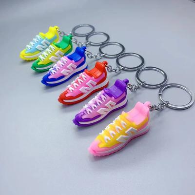 1/6 pezzi Mini scarpe sportive di simulazione per coppie Portachiavi in silicone Chiave auto Zaino Ciondoli Ornamento Portachiavi all'ingrosso