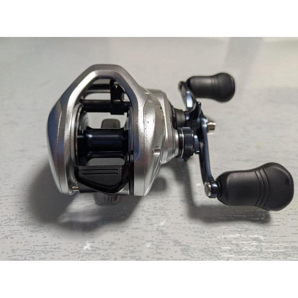 Used SHIMANO TRANX 300 bait reel