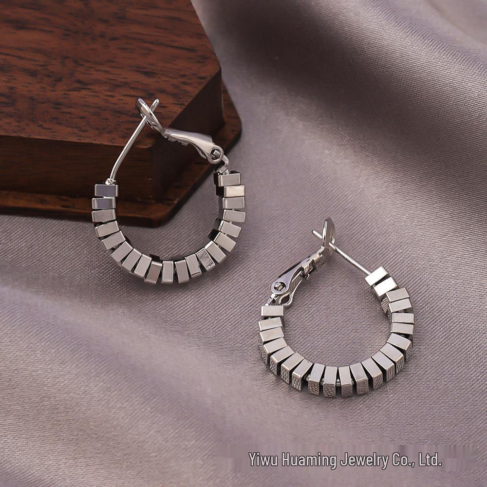 Silver Needle Circle Earrings, Fashionable High-End Copper Ear Hoops, Light Luxury, Versatile Jewelry Accessory.