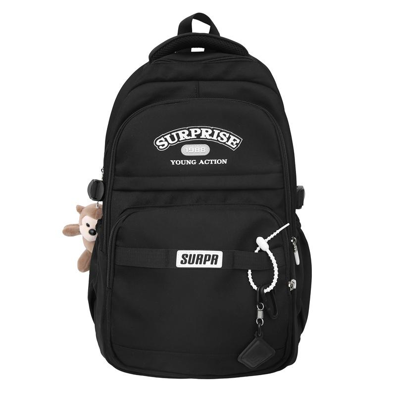 Japanese and Korean colleges have contrasting colors and large-capacitystudent schoolbags. New exquisite junior high school and high school backpacks.