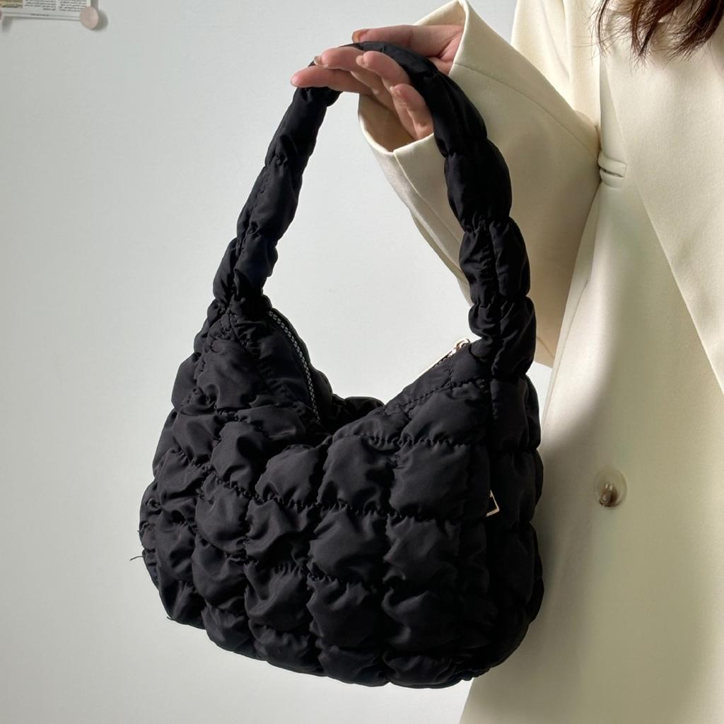 Autumn and winter Korean style new women's cloud pleated bag, unique and versatile handbag, dumpling bag for commuting to work, small tote bag