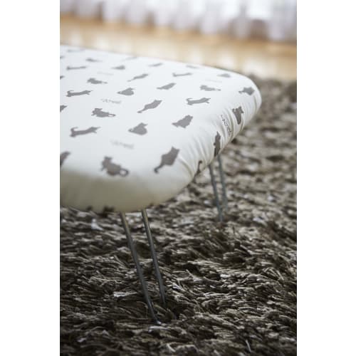 Yamazaki Lightweight Human-Shaped Ironing Board with Hooks, Neko Press, White, Approx. 69 x 37 x 20 cm, Hangs in Closet, Steel Mesh Construction, Prod