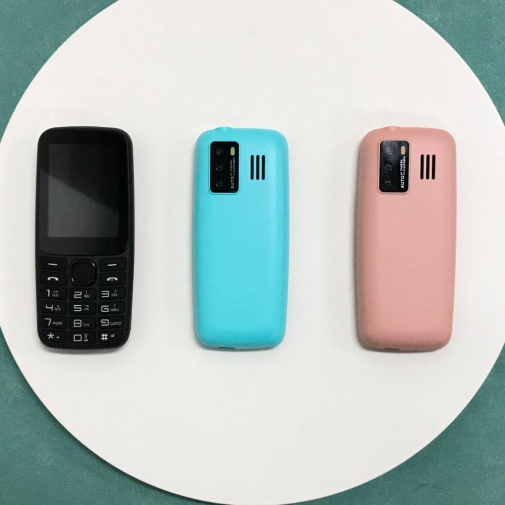 C99(H11) 4G Knap Mobiltelefon 2,4 tommer TFT Skærm Dual SIM Dual Standby 240x320 Stemme Konge Vækkeur 1500mAh Batteri Mini Lommelygte Telefon
