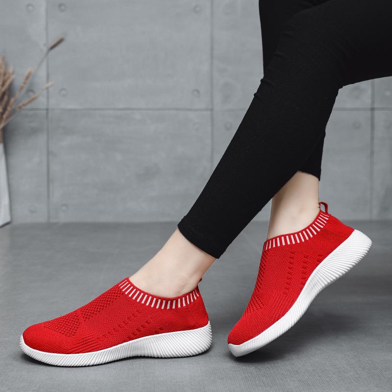 Comfortable Slip-On Soft Sole Women's Shoes - Large Size, Ultra-Light Flying Weave Design for Middle-Aged and Elderly, Spring/Summer 2025