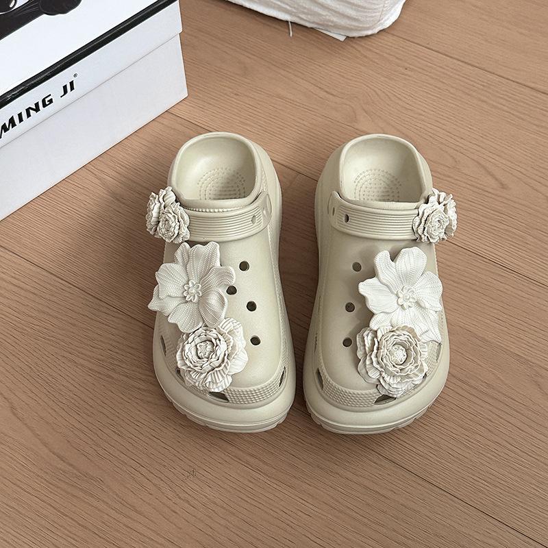 Fashion Versatile Casual Flower Hole Shoes Women's Summer New Design Versatile Classic Outer Sandals