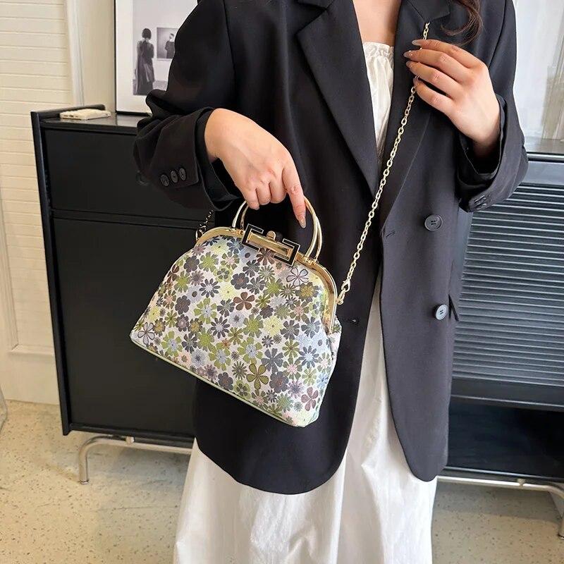 2026 New Vintage Women Original Handmade Chain Shoulder Bags Wedding Top Handle Totes Lady Lock Shell Clip Flower Small Handbags