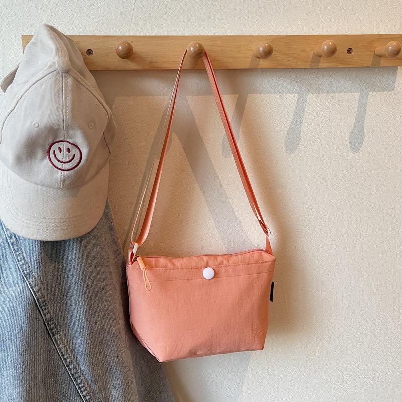 Retro shoulder bag, new small cloth bag, Korean version of commuter canvas bag, mini messenger mobile phone bag, small square bag.