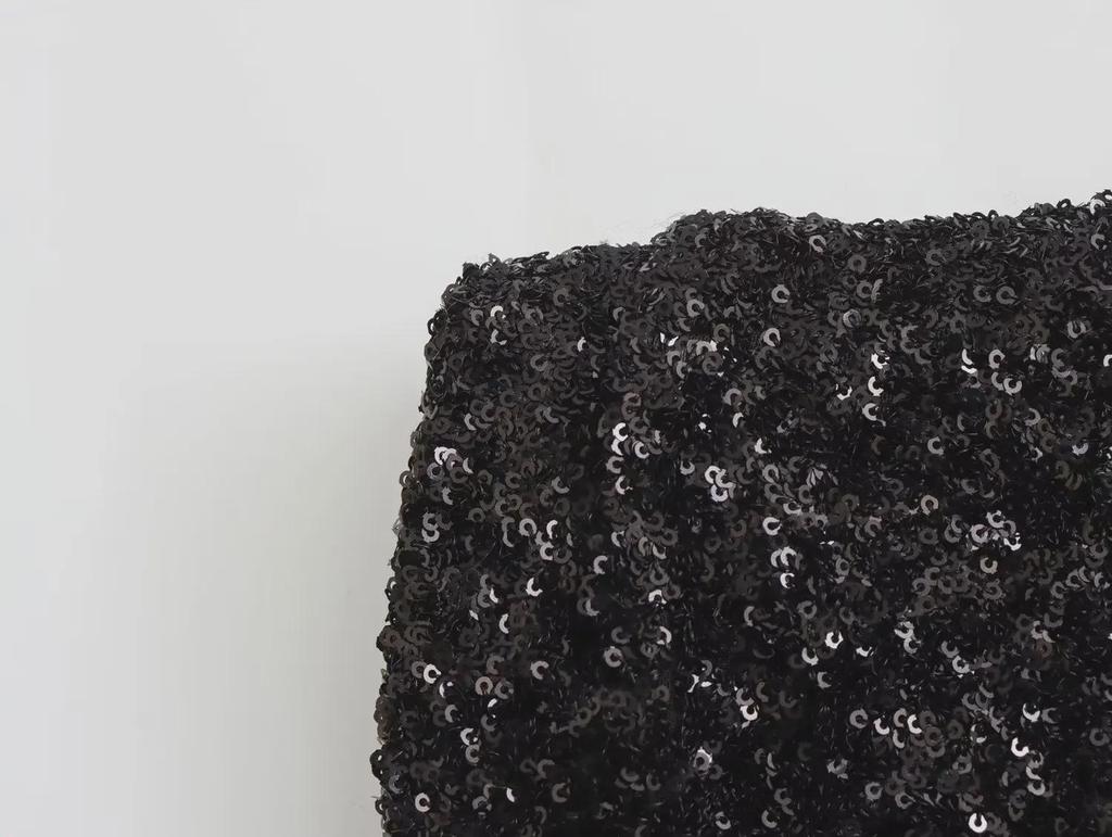 Dámské černé mini večerní šaty s flitry na rok 2024, bez rukávů, s ramenními vycpávkami a páskem