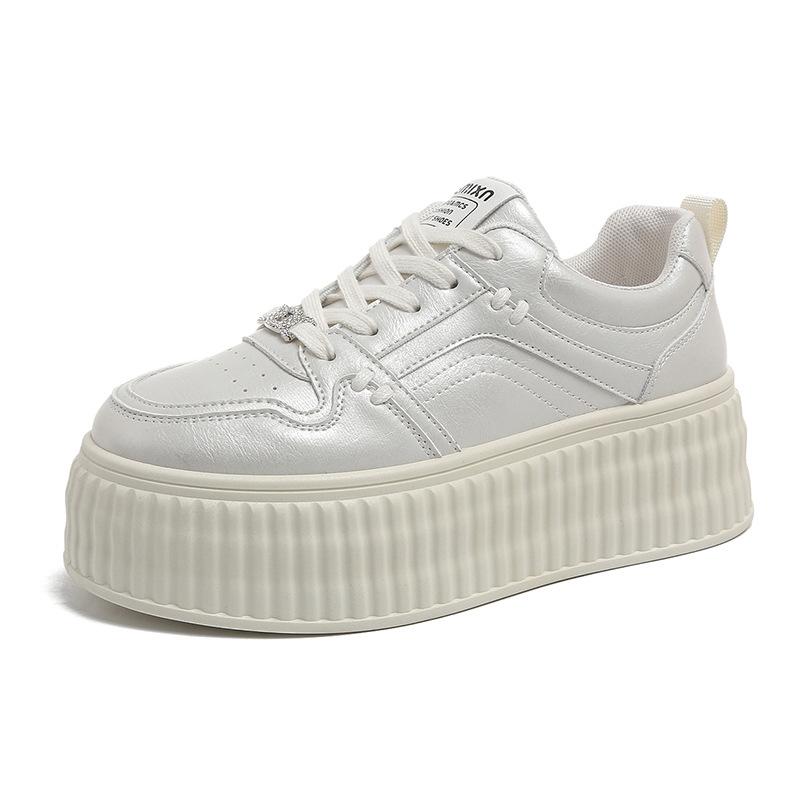 

College style casual versatile little white shoes women s 2025 spring and summer new flat baseplate shoes ins trendy fashion sports women s shoes 40
