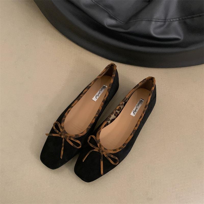 

Замшевые балетки женские весенние новые банты на плоской подошве с квадратным носком и неглубоким горлом женские туфли в горошек 35 чёрный