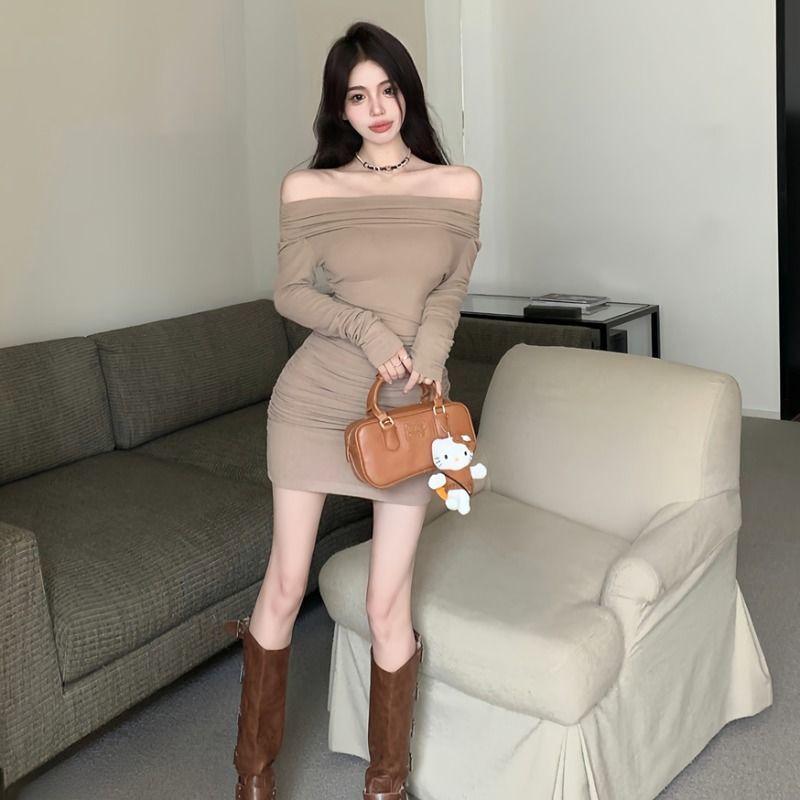Temperament One-word Shoulder Coffee Color Hip-wrapped Dress, Women's Autumn and Winter Inner Fit, Slim Body, Bottom Short Skirt