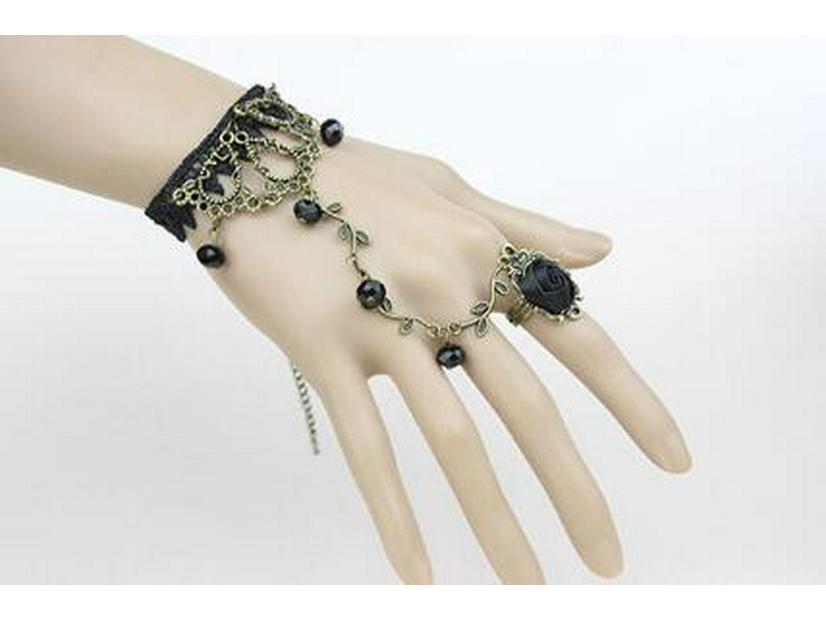 Bracelet Lolita Rétro en Dentelle et Cristal avec Chaîne de Bague