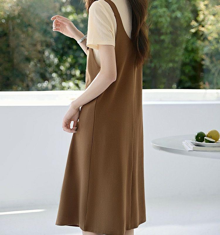 Casual Summer White T-shirt and Strappy Dress Set with Pleated Slimming Design