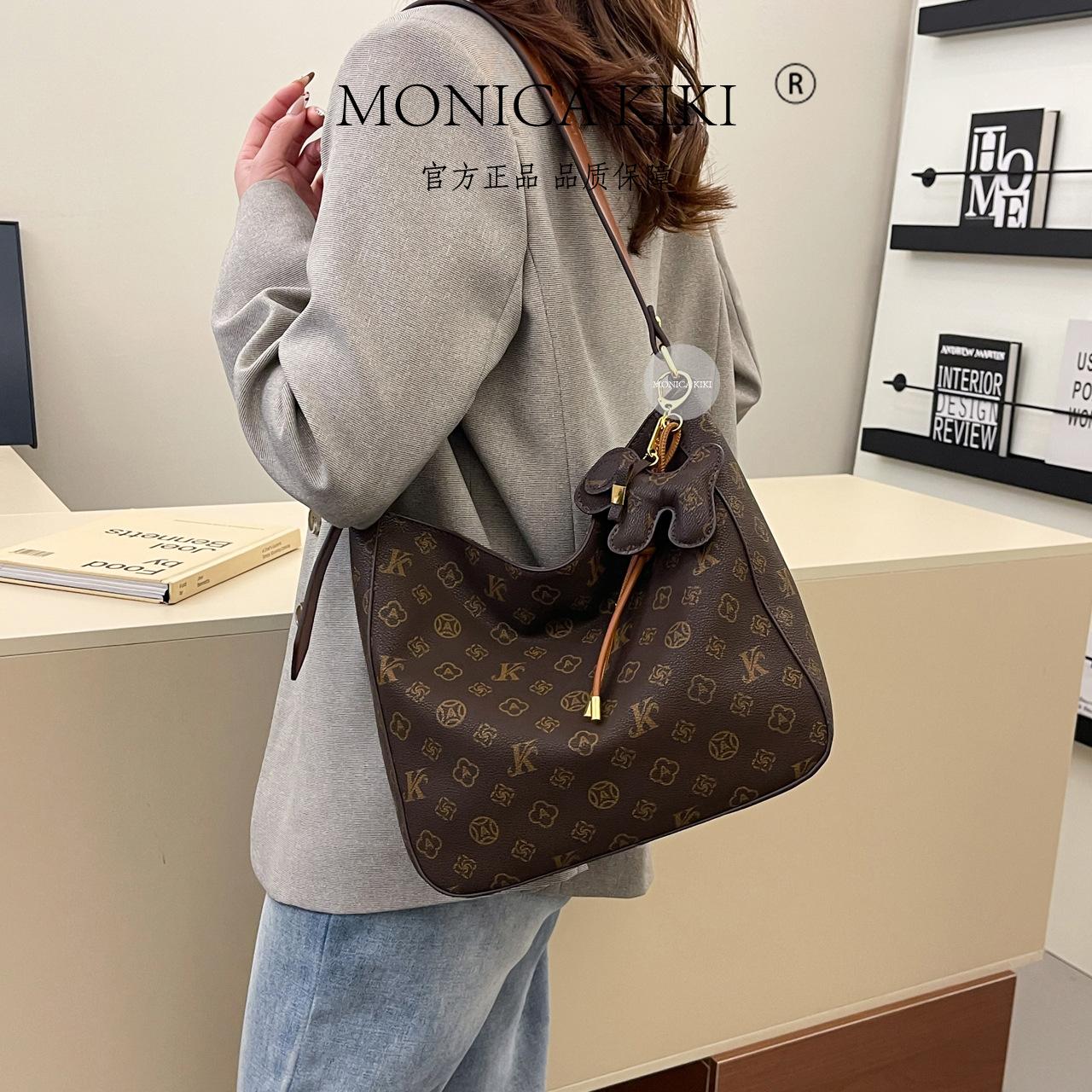 

Monica Qiqi 2025 новая высококлассная сумка через плечо для пресбиопии, женская сумка-мессенджер с принтом в стиле ретро большой вместимости