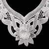 Vakker broderikrage med stor blomster Svart/Hvit Blomsterblonde Dekorativ krage Dameklærtilbehør