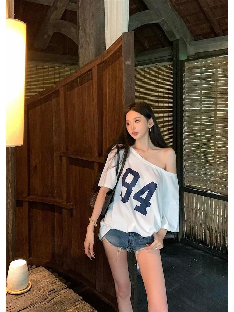 2025 Sommer Dame Chic Off-the-Shoulder Kortermet T-skjorte - Amerikansk Stil, Allsidig og Trendy