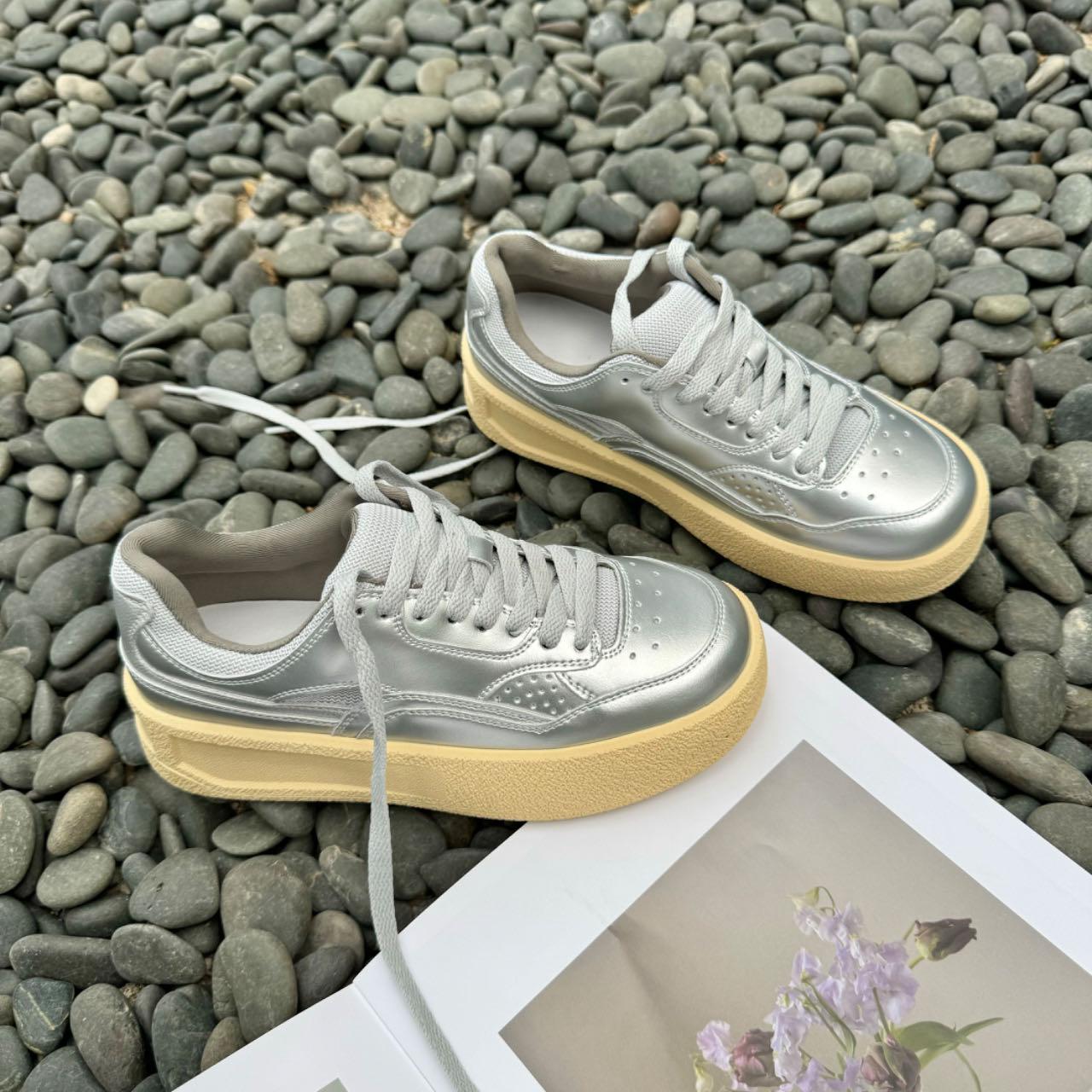 

2025 spring and autumn new thick-soled versatile silver little white shoes female students flat-soled fashion height-increasing sports and leis 35 серебряный