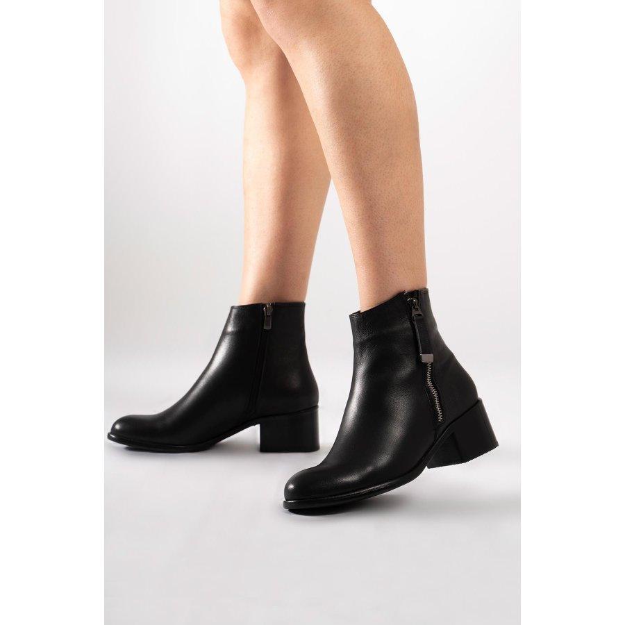 

Женские повседневные ботинки из натуральной кожи на коротком каблуке