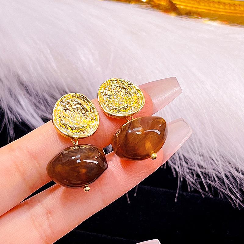 French Retro Metal Texture Pleated Amber Geometric Oval Earrings Tide Light Luxury Earrings Women