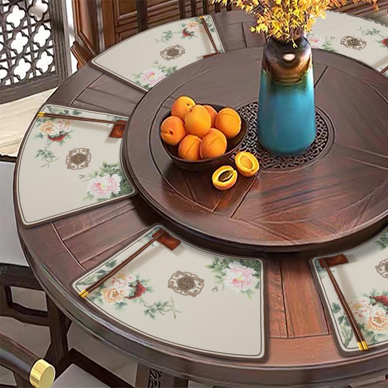 Chinesische fächerförmige PVC-Leder-Tischsets für runde Tische, wasserdicht, ölabweisend, hitzeisolierend, Essunterlagen für den Heim- und Hotelgebrauch