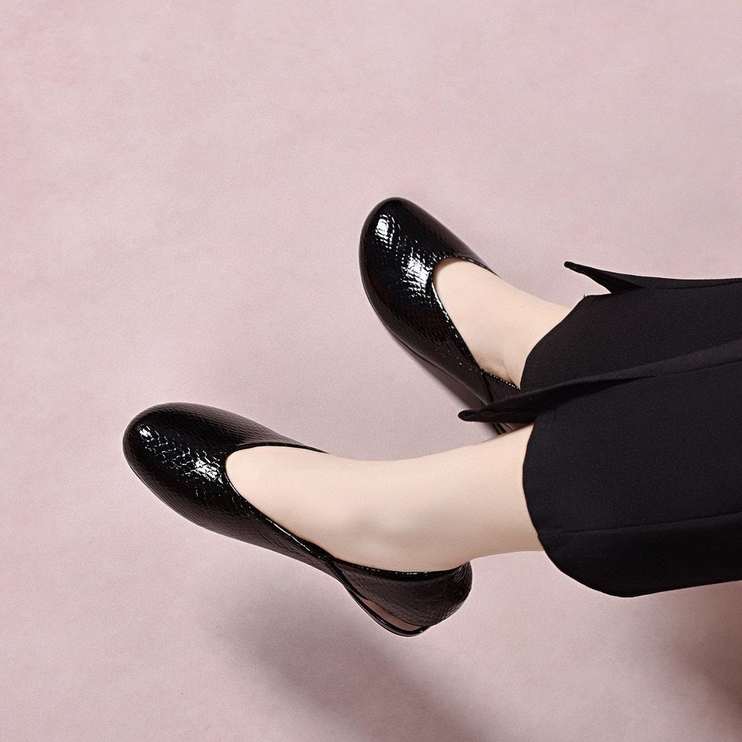 

Туфли-лодочки с круглым носком женские 2025 весна новая обувь-бини с неглубоким вырезом на одной педали из тисненой коровьей кожи на низком каблуке женские лоферы 34