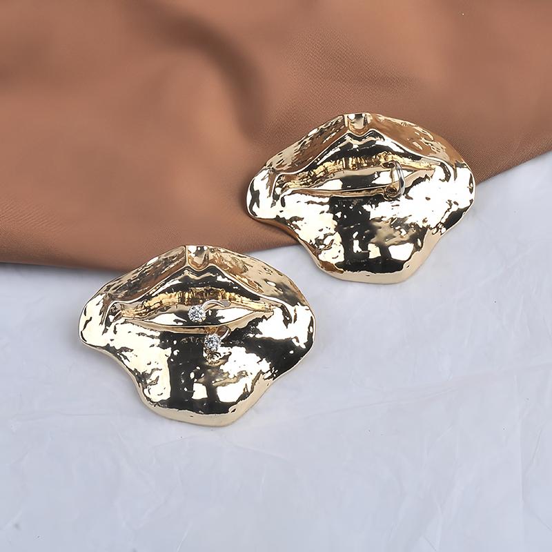 Exaggerated Lip Brooch Alloy Retro Lip-Shaped Pin Clothing Accessory Badge Pin Trendy Tassels Banquet Clothes Metal Pin